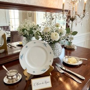 Syracuse China "Celeste" salad plates are a set of 5 round plates with platinum